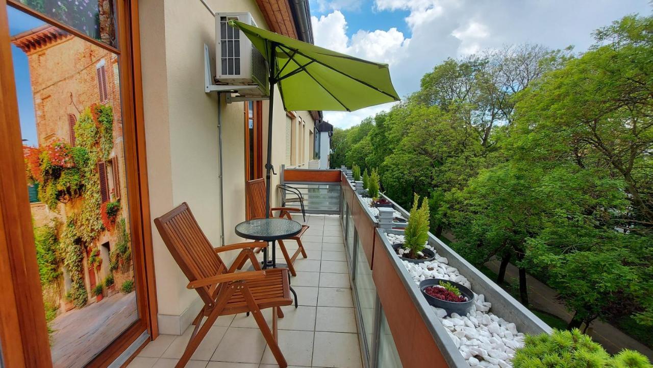 Sunny Loft Kecskemet Apartment ภายนอก รูปภาพ